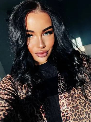 Елітна ескортниця Лолита пропонує VIP супровід по Києву