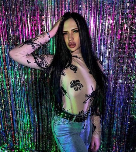 Ескорт модель Раида в елітних районах Києва спеціалізується на інтелігентний ескорт